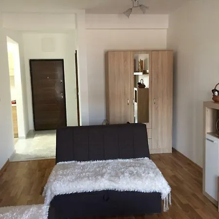 Modern And Cozy Near Train/bus Station * 포드고리차