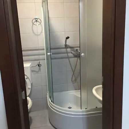 Modern And Cozy Near Train/bus Station *